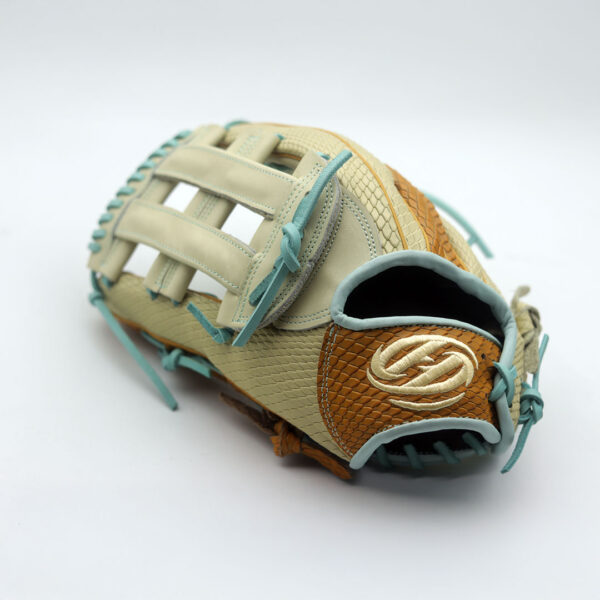 Alpha Outfielder-Cobra- 13 inch